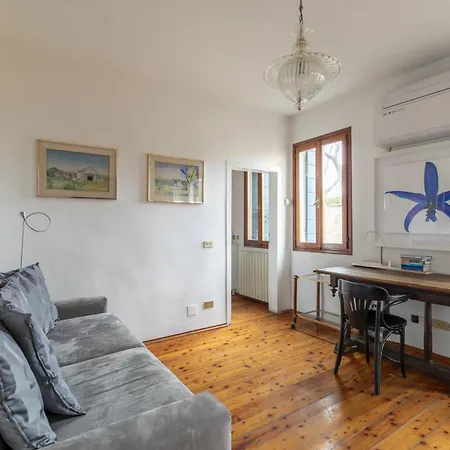Charming Waterfront - Cannaregio Daire Venedik